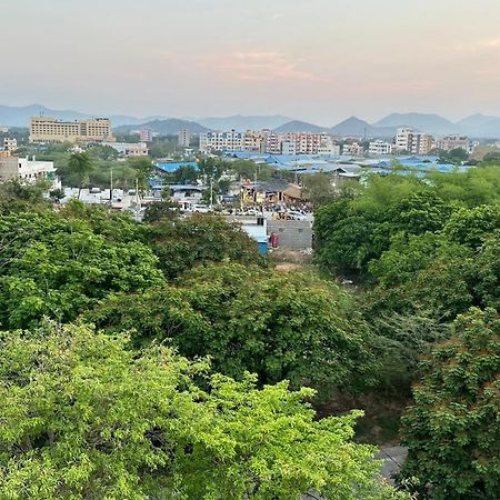 Truelife - Family Suites - Ps4 Veg Restaurant, On Way To Balaji Temple - 2Bhk Ac Apartments - Coffee Tea Milk - Super Fast Wifi, Kitchen, Smart Tv, Parking - Easy Access To Airport, Railway Station And To All Temples - Top Service With Lots Of Love Tirupati Exterior foto