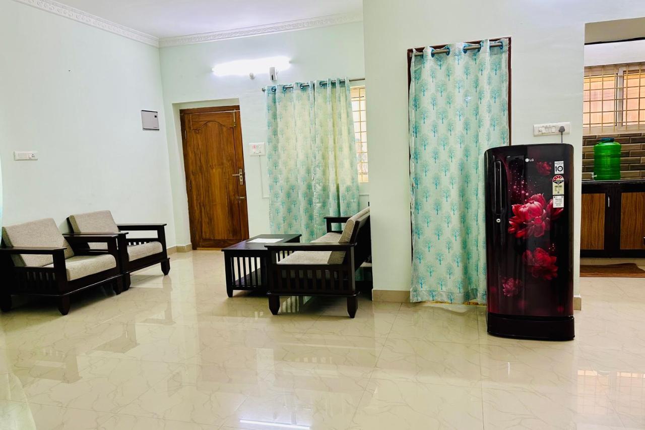 Truelife - Family Suites - Ps4 Veg Restaurant, On Way To Balaji Temple - 2Bhk Ac Apartments - Coffee Tea Milk - Super Fast Wifi, Kitchen, Smart Tv, Parking - Easy Access To Airport, Railway Station And To All Temples - Top Service With Lots Of Love Tirupati Exterior foto