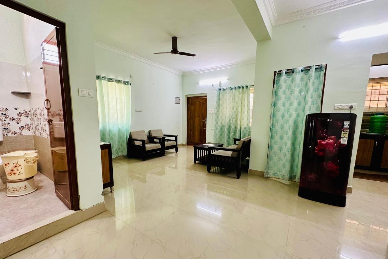 Truelife - Family Suites - Ps4 Veg Restaurant, On Way To Balaji Temple - 2Bhk Ac Apartments - Coffee Tea Milk - Super Fast Wifi, Kitchen, Smart Tv, Parking - Easy Access To Airport, Railway Station And To All Temples - Top Service With Lots Of Love Tirupati Exterior foto